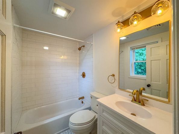 282 Pleasant St, Marblehead MA 01945