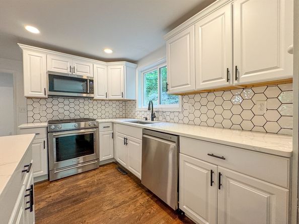 282 Pleasant St, Marblehead MA 01945