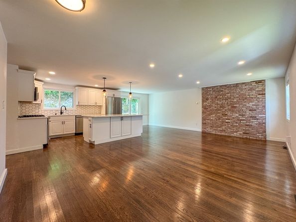 282 Pleasant St, Marblehead MA 01945