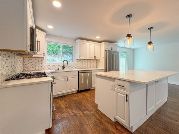 282 Pleasant St, Marblehead MA 01945