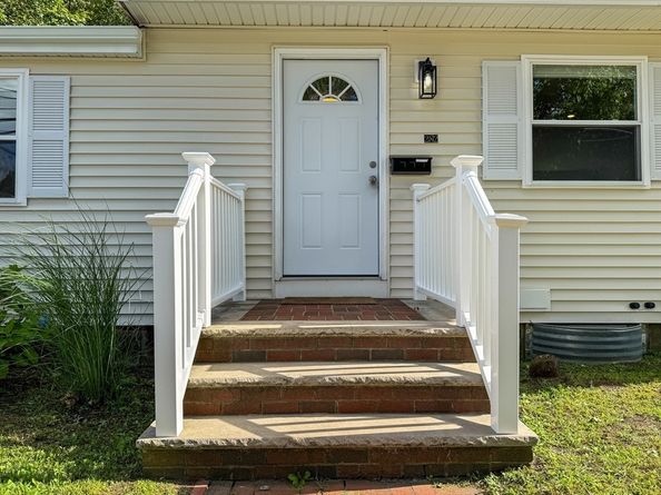 282 Pleasant St, Marblehead MA 01945
