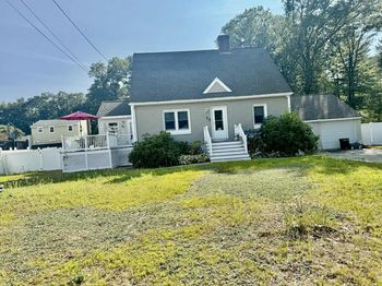 3 Bayberry Ln