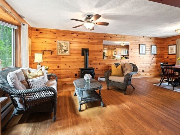 61 Bennetts Rd, Sturbridge MA 01566