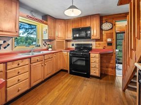 61 Bennetts Rd, Sturbridge MA 01566