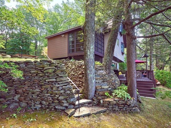 61 Bennetts Rd, Sturbridge MA 01566