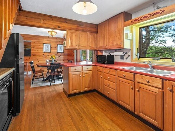 61 Bennetts Rd, Sturbridge MA 01566