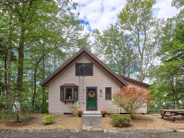 61 Bennetts Rd, Sturbridge MA 01566