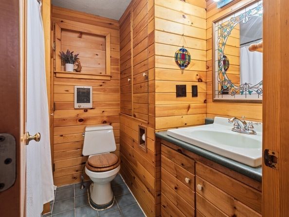 61 Bennetts Rd, Sturbridge MA 01566