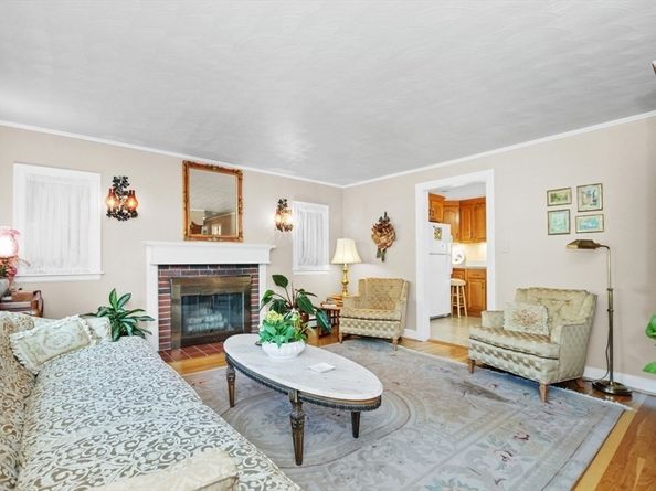 17 Laclede Ave, Framingham MA 01701