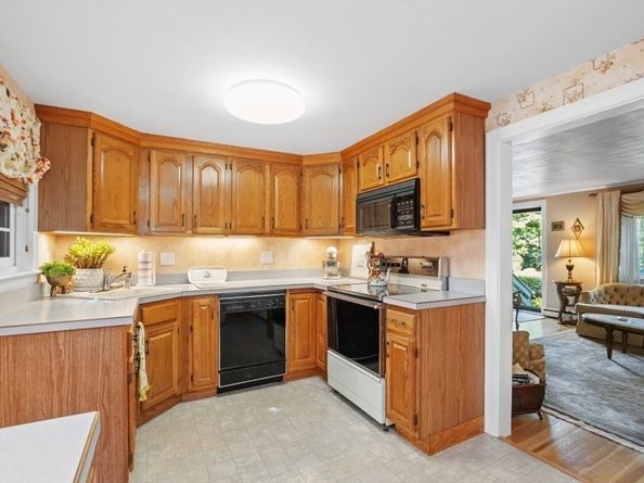 17 Laclede Ave, Framingham MA 01701
