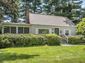 17 Laclede Ave, Framingham MA 01701