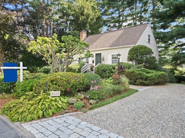 17 Laclede Ave, Framingham MA 01701