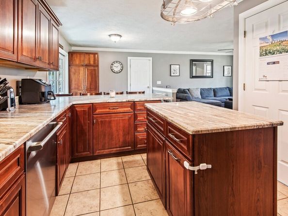 359 W Main St, Millbury MA 01527