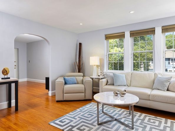 116 Floral St 6, Newton MA 02461