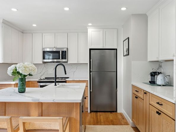 26 Summer Street 7, Marblehead MA 01945