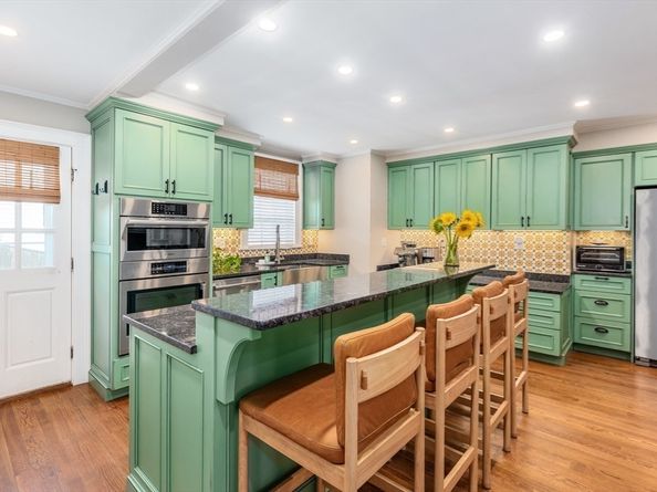 34 Mount Pleasant St, Rockport MA 01966