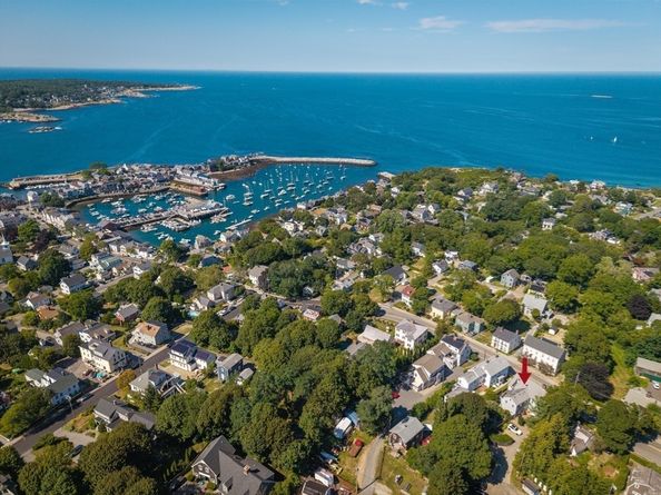 34 Mount Pleasant St, Rockport MA 01966