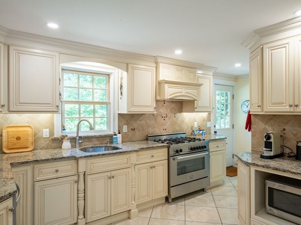 96 Conant, Weston MA 02493