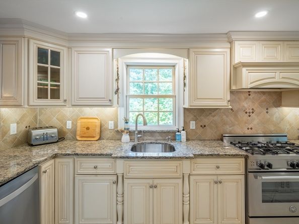 96 Conant, Weston MA 02493