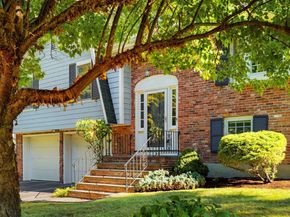 8 Ivanhoe Dr, Lynnfield MA 01940