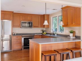 8 Ivanhoe Dr, Lynnfield MA 01940