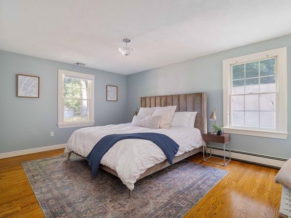 8 Ivanhoe Dr, Lynnfield MA 01940