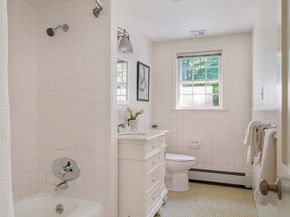 8 Ivanhoe Dr, Lynnfield MA 01940