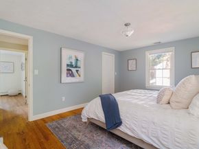 8 Ivanhoe Dr, Lynnfield MA 01940