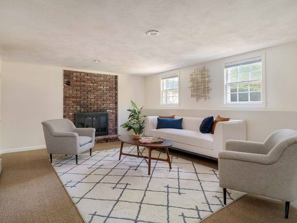 8 Ivanhoe Dr, Lynnfield MA 01940