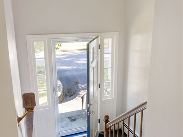 8 Ivanhoe Dr, Lynnfield MA 01940
