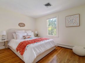 8 Ivanhoe Dr, Lynnfield MA 01940