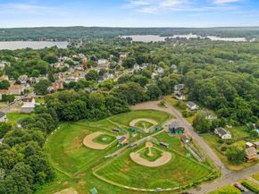 12 West Avenue B, Webster MA 01570