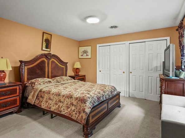12 West Avenue B, Webster MA 01570