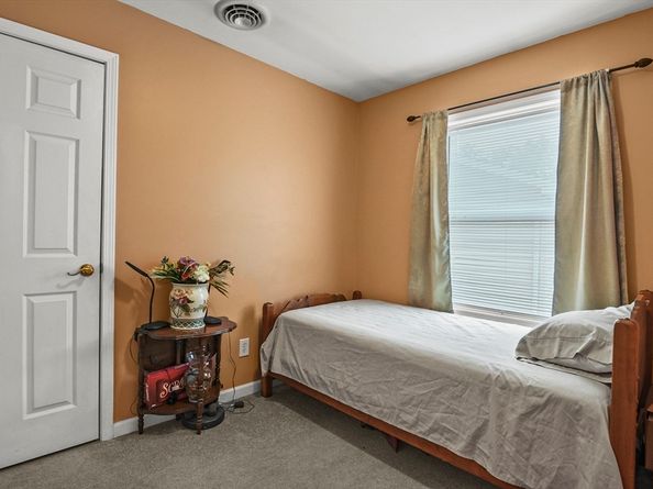 12 West Avenue B, Webster MA 01570
