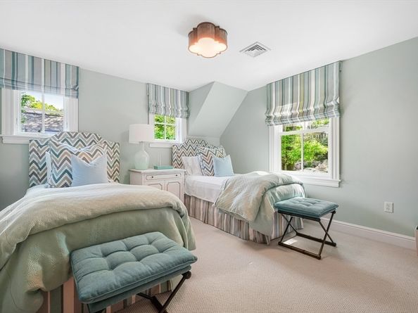 70 Old Farm Rd, Wellesley MA 02481