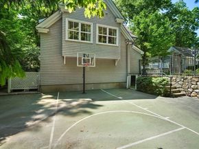 70 Old Farm Rd, Wellesley MA 02481