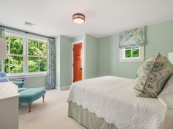 70 Old Farm Rd, Wellesley MA 02481