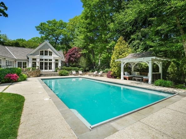 70 Old Farm Rd, Wellesley MA 02481
