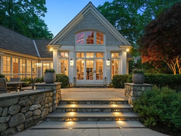 70 Old Farm Rd, Wellesley MA 02481