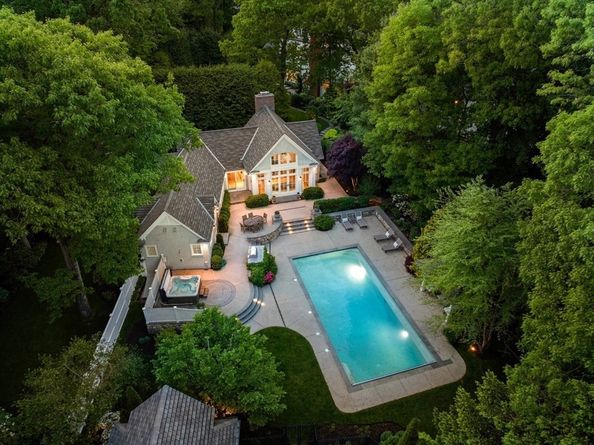 70 Old Farm Rd, Wellesley MA 02481