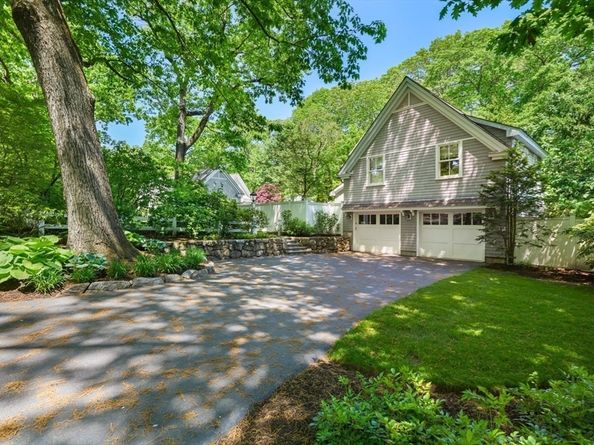 70 Old Farm Rd, Wellesley MA 02481