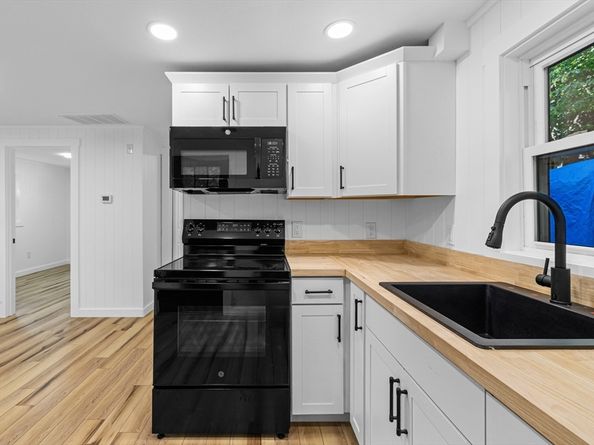 11 Fifth Ave, Lakeville MA 02347