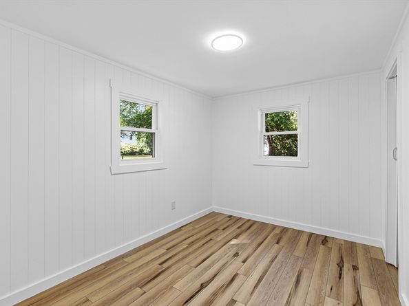 11 Fifth Ave, Lakeville MA 02347