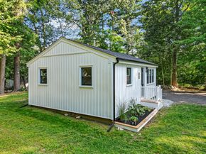 11 Fifth Ave, Lakeville MA 02347
