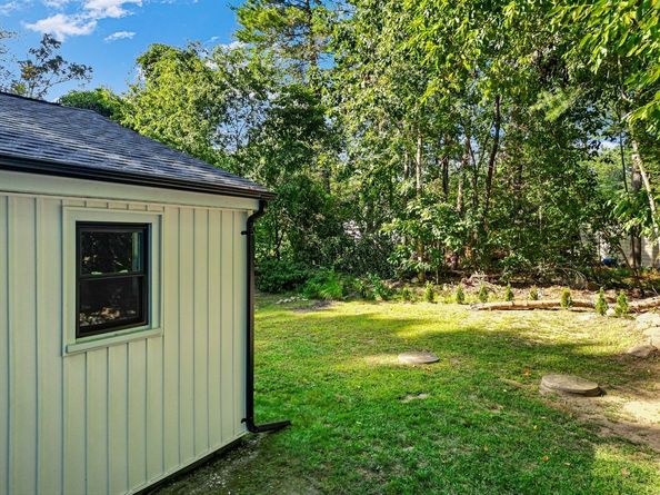 11 Fifth Ave, Lakeville MA 02347