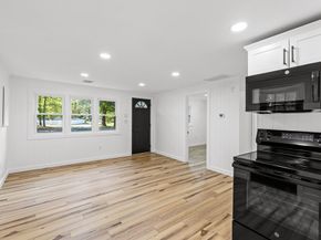 11 Fifth Ave, Lakeville MA 02347