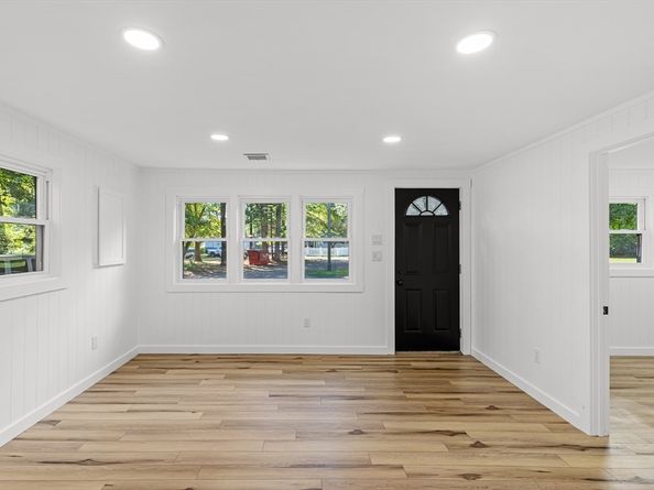 11 Fifth Ave, Lakeville MA 02347