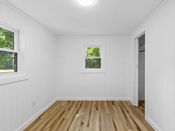 11 Fifth Ave, Lakeville MA 02347
