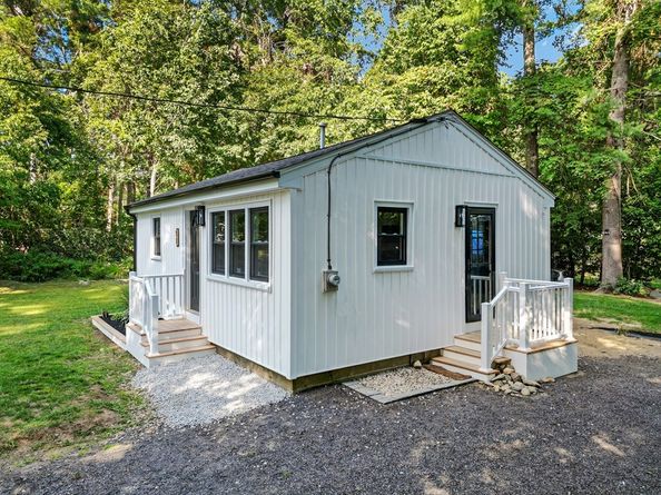 11 Fifth Ave, Lakeville MA 02347