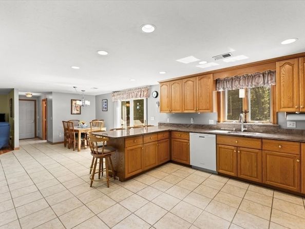 25 Plain St, East Bridgewater MA 02333